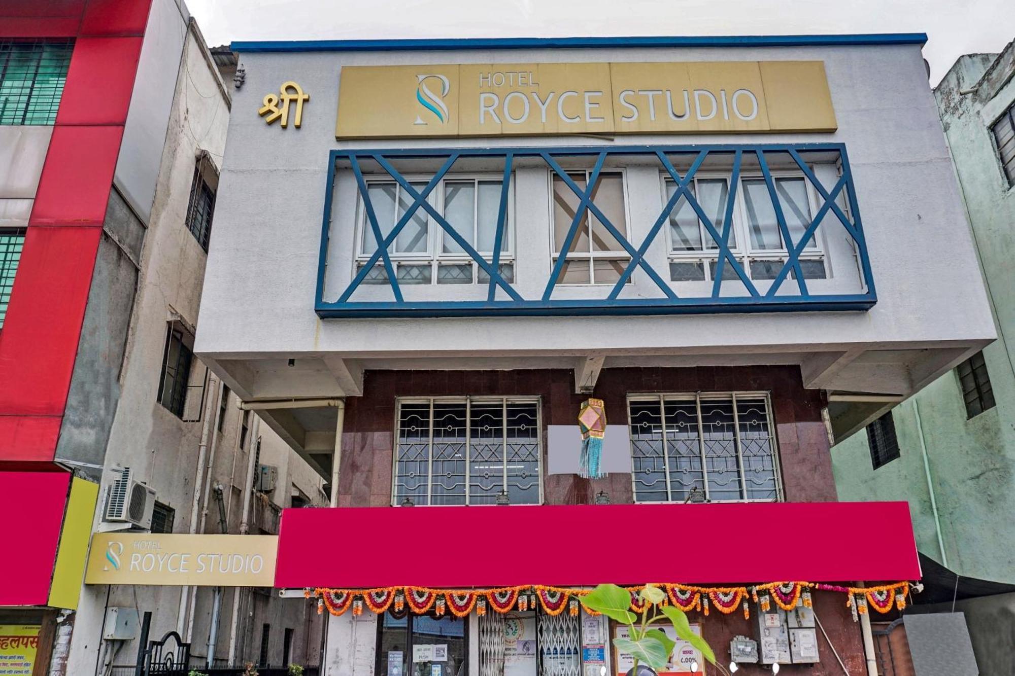 Collection O Royce Studios Near Pune Airport Exterior photo