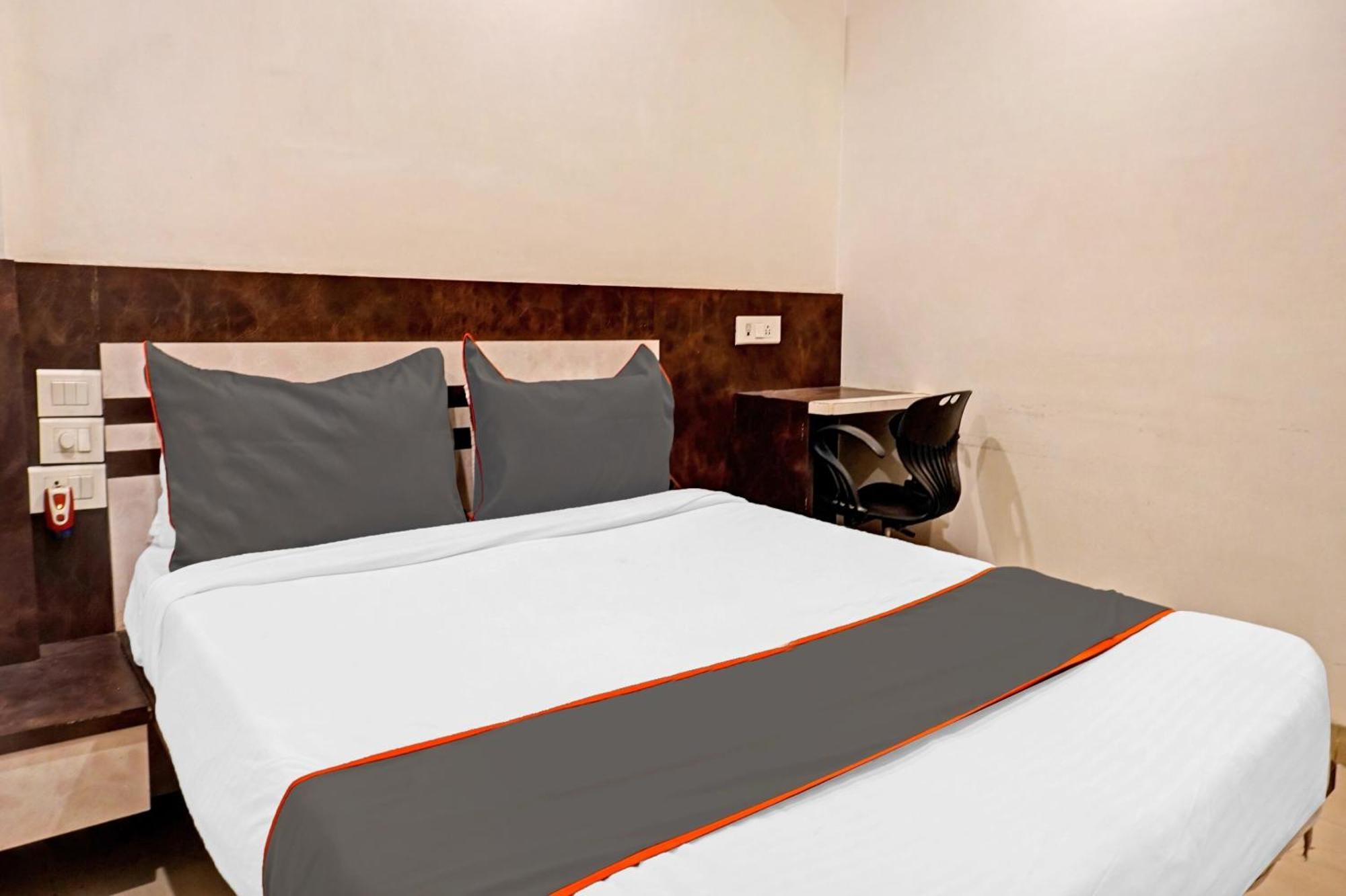 Collection O Royce Studios Near Pune Airport Exterior photo