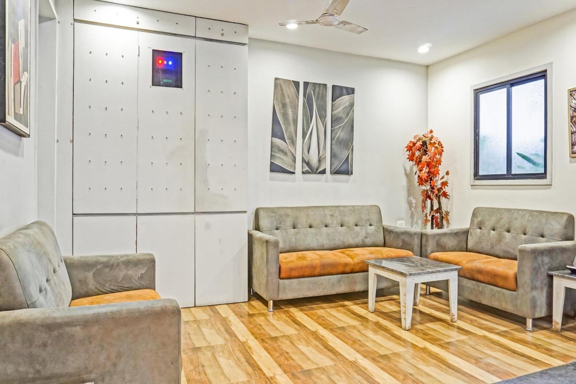 Collection O Royce Studios Near Pune Airport Exterior photo
