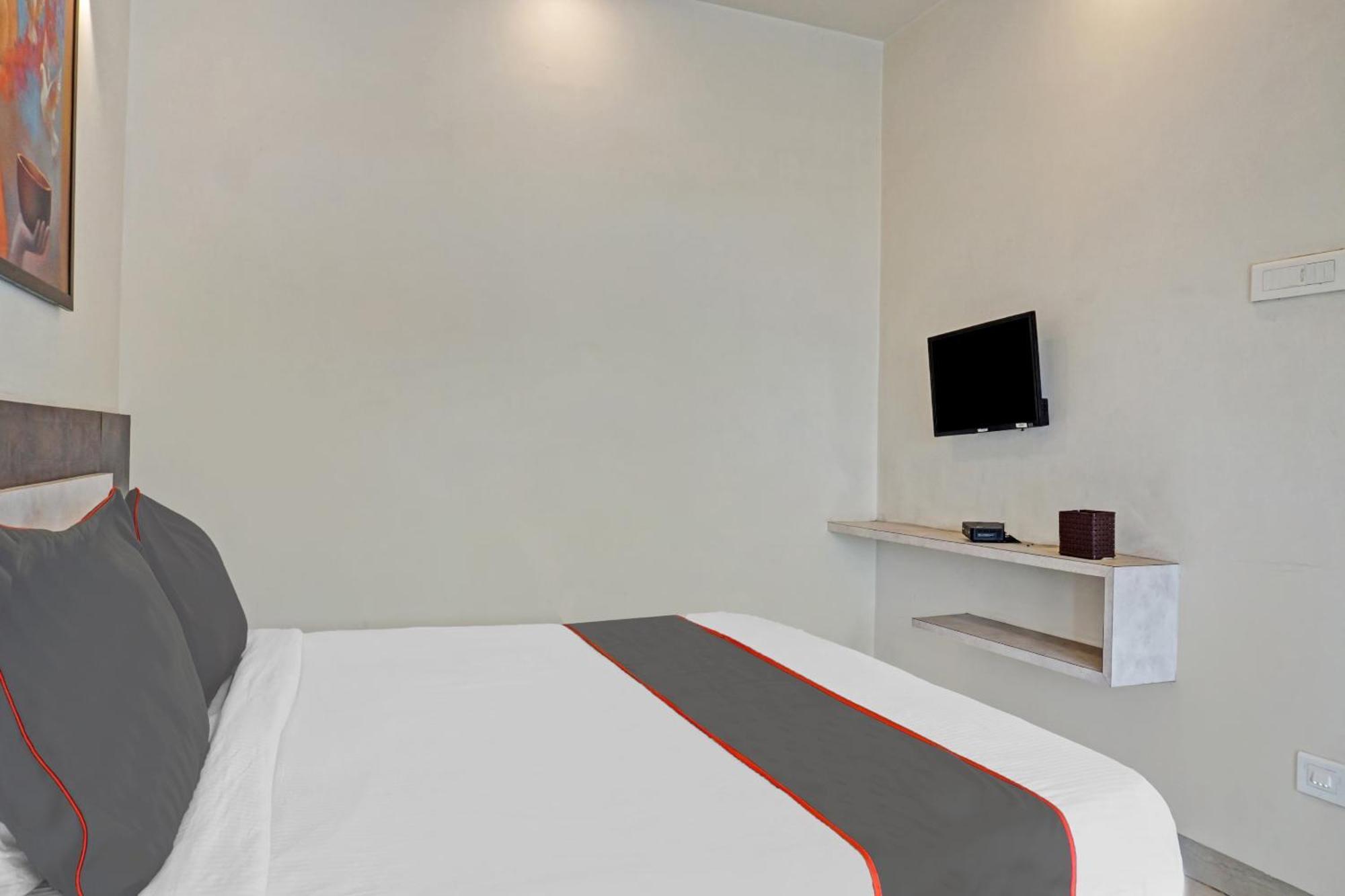 Collection O Royce Studios Near Pune Airport Exterior photo